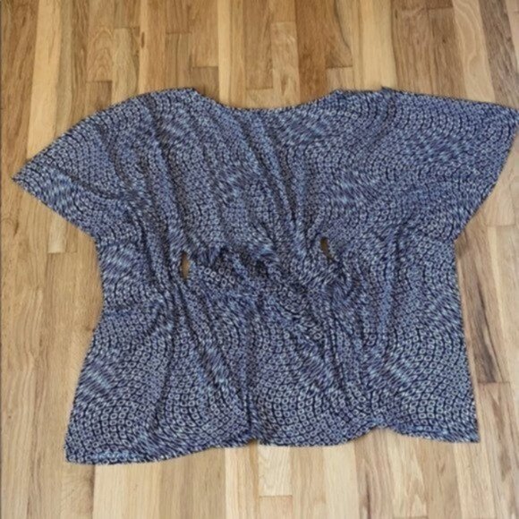 Black and Cream Lapis Butterfly Wing Top - Picture 1 of 2